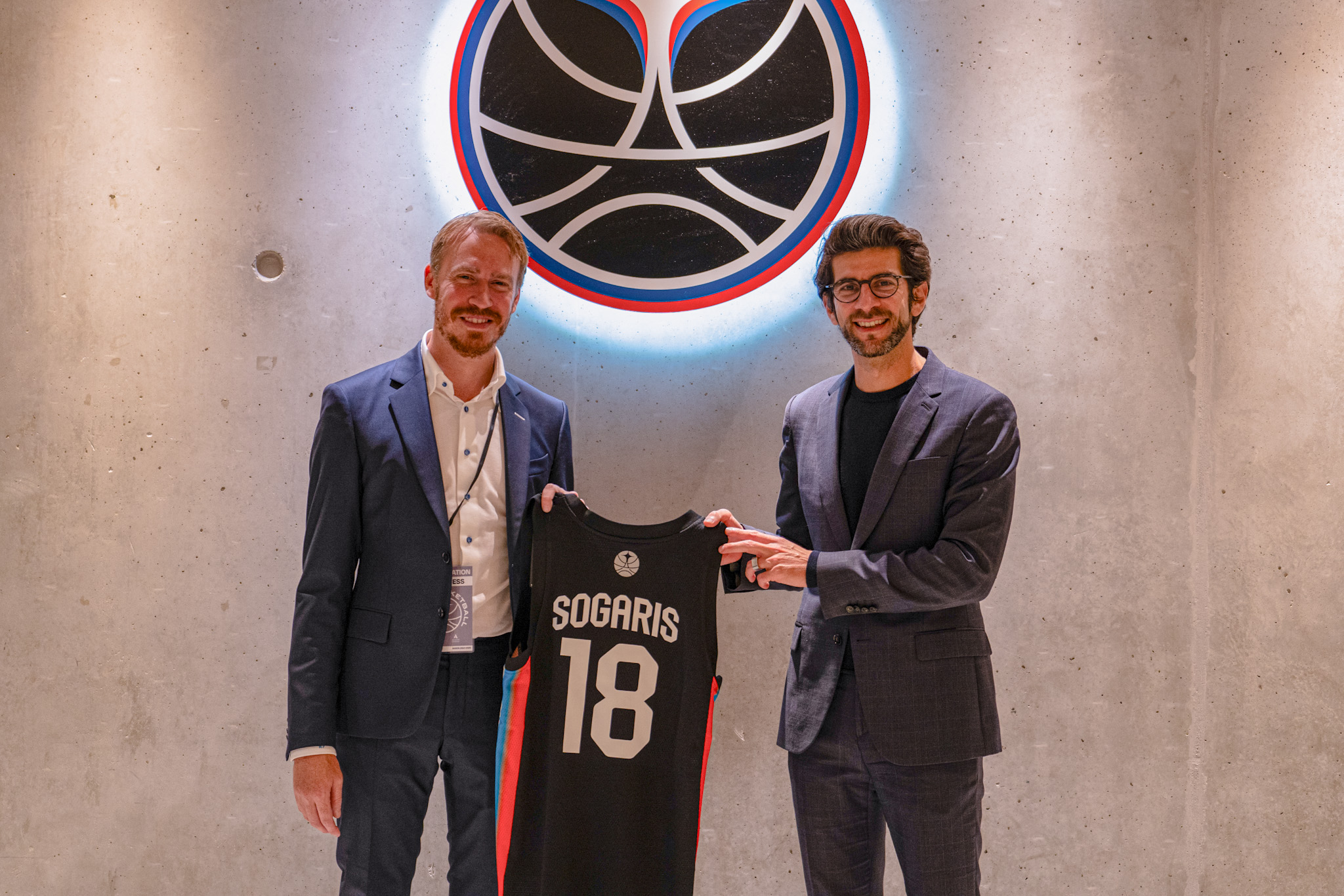 Matthias Priez (DG du Paris Basketball) et Jonathan Sebbane (DG de Sogaris)